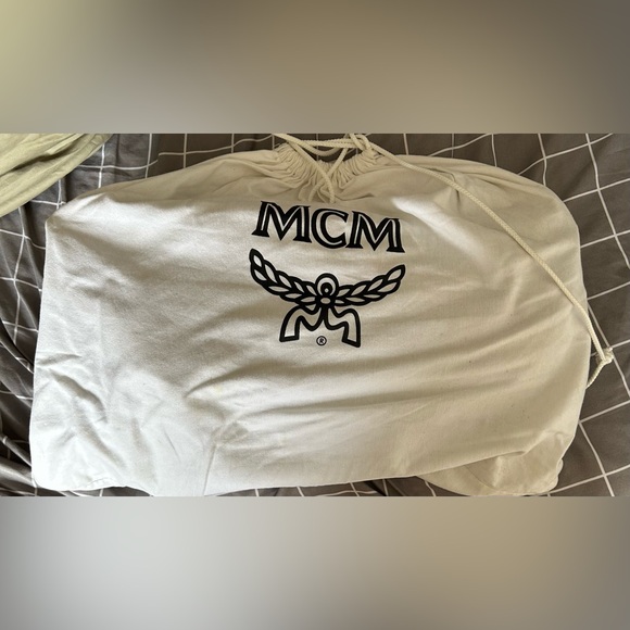 Authentic MCM Craig and Karl Snow Dome Messenger Bag - Picture 9 of 10